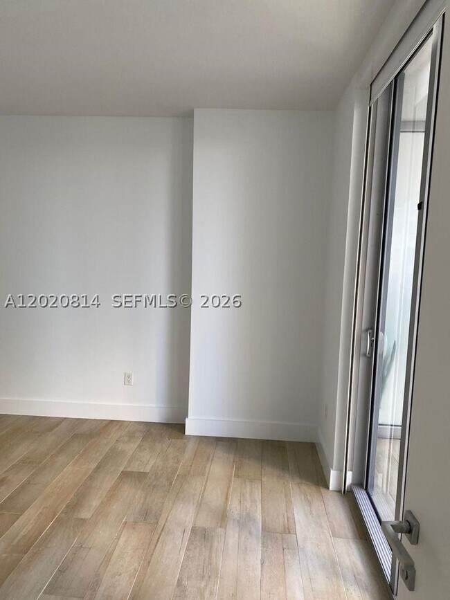 Foto del edificio - 1300 Brickell Bay Dr