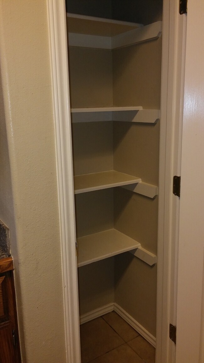 Large Pantry - 422 Stone Drive