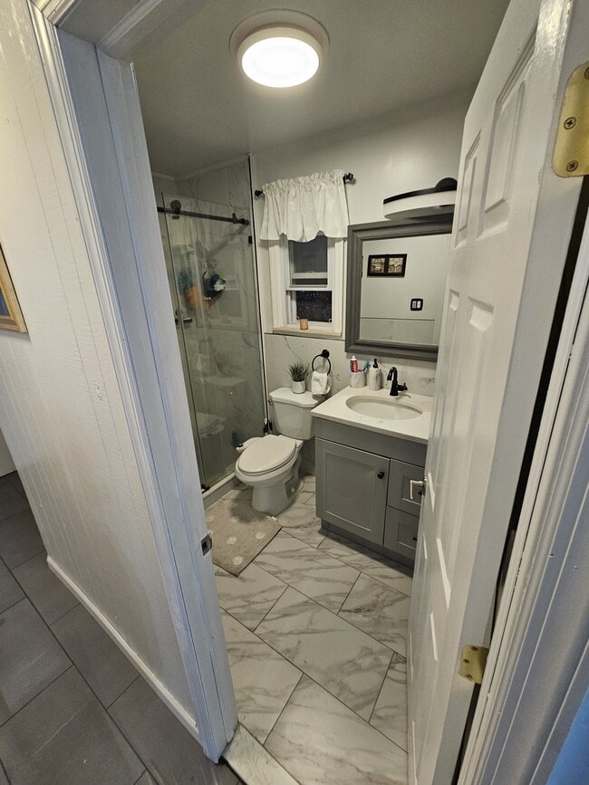 New bathroom - 4916 Park Ave
