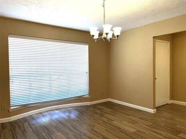 Foto del edificio - 2218 Windy Meadow Dr