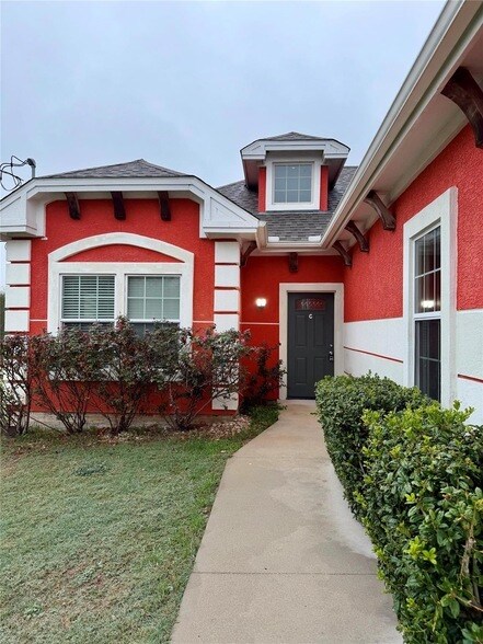 Foto del edificio - 398 Mesa Dr