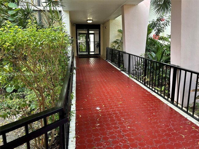 Building Photo - 17011 N Bay Rd