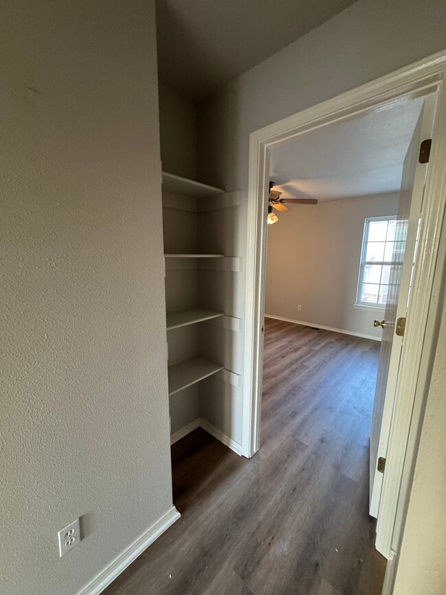 Building Photo - 955 B