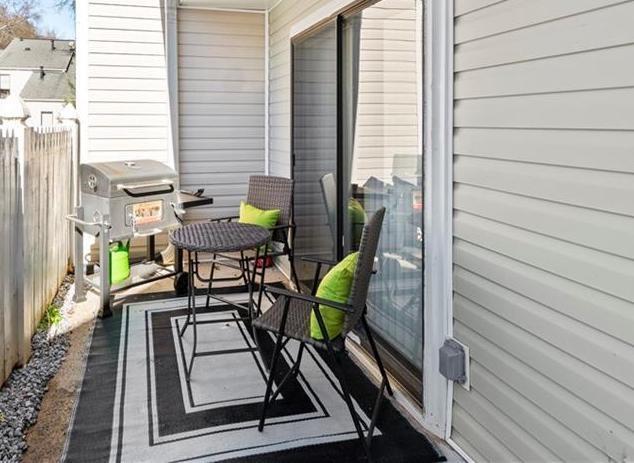 Building Photo - 2685 Meadowlawn Dr