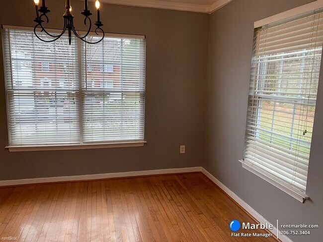 Building Photo - 3 br, 2.5 bath Townhome - 2830 Goyne Ter