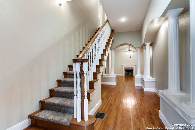 Building Photo - 4-BEDROOM IN ALAMO HEIGHTS