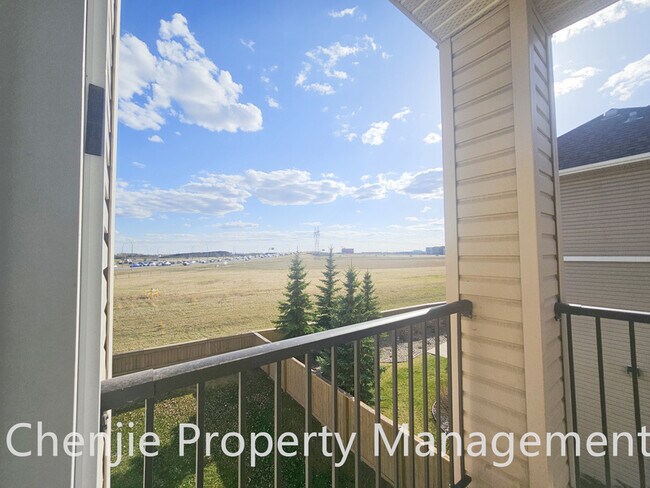 Photo du bâtiment - 7331 Terwillegar Dr S NW