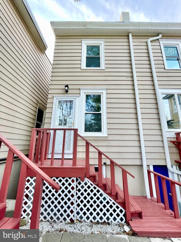 Primary Photo - 154 Mercer St