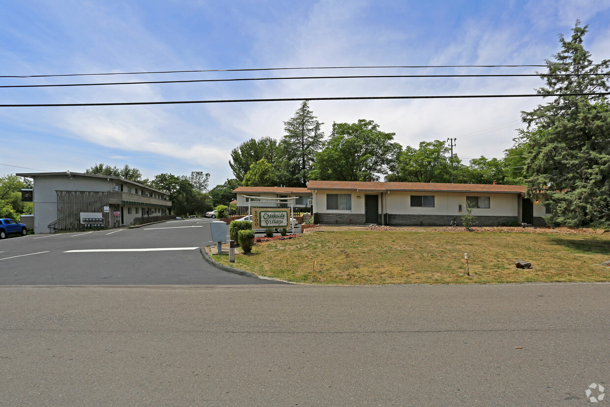 Building Photo - Creekside Village