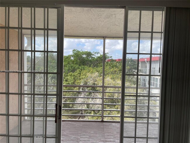 Foto del edificio - 3099 NW 48th Ave