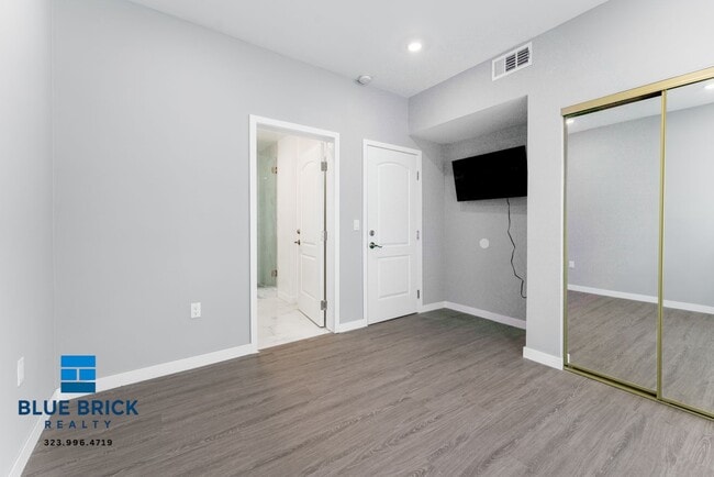 Photo - 1166 1/2 W 29th St-1166 Apartment