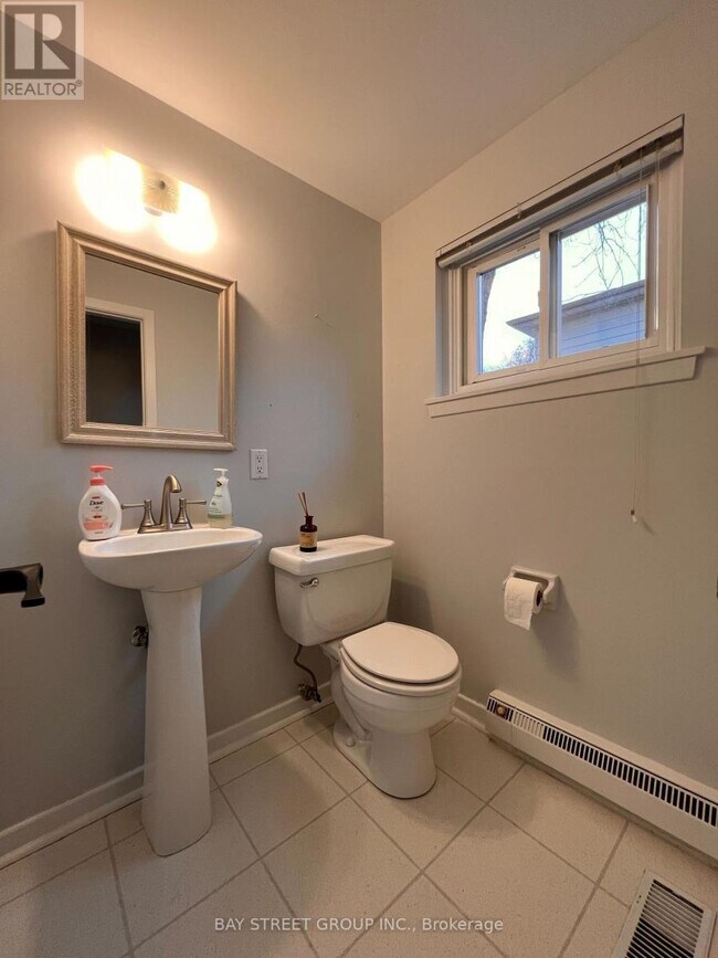 Photo du bâtiment - 3195 Valmarie Ave