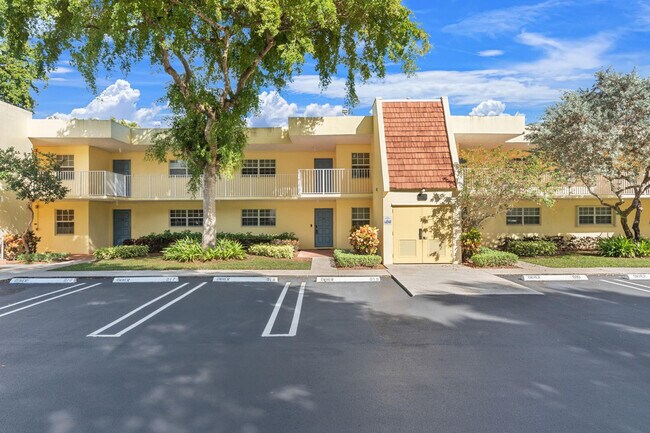 Foto del edificio - 500 Oaks Ln