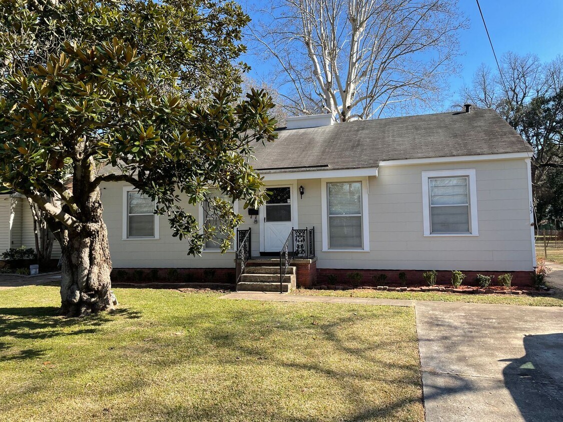 Primary Photo - Remodeled Broadmoor Beauty