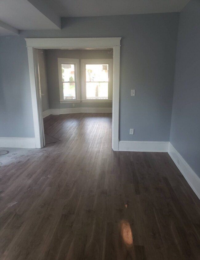 Building Photo - Charming 4-Bedroom House in Prime Location