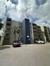 Building Photo - 10090 NW 80th Ct