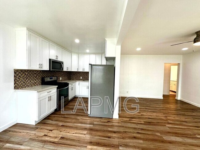 Foto del edificio - 5721-5723 Tilden Avenue