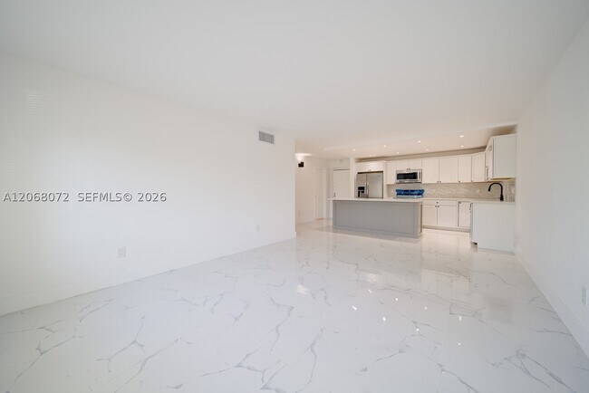 Foto del edificio - 14840 Naranja Lakes Blvd