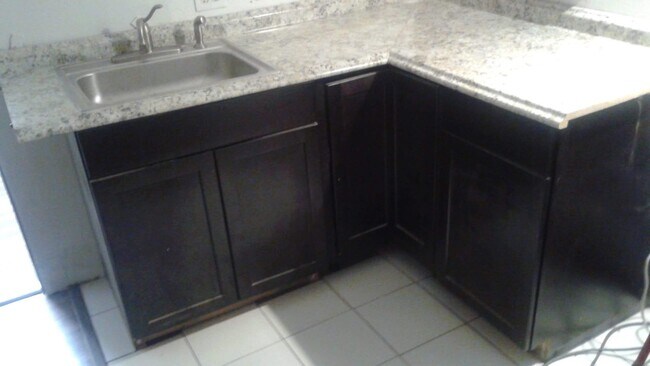 kitchen - 3223 King Charles Cir
