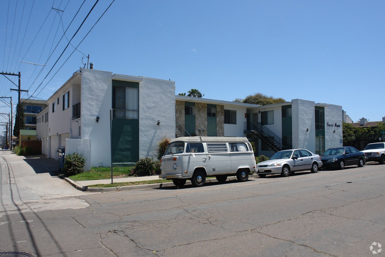 Building Photo - Grove Manor Apartments