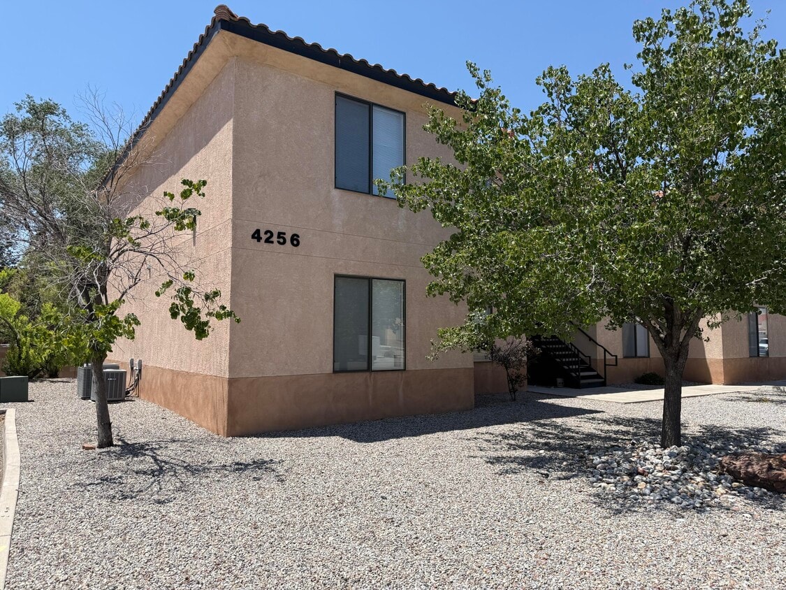 Primary Photo - 4256 Sabana Loop SE