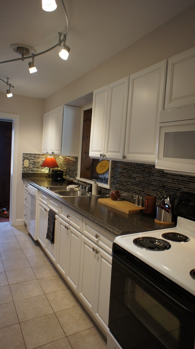 Kitchen - 94 Fenway Rd