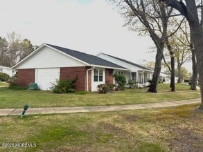 Building Photo - 824 Balmoral Ct