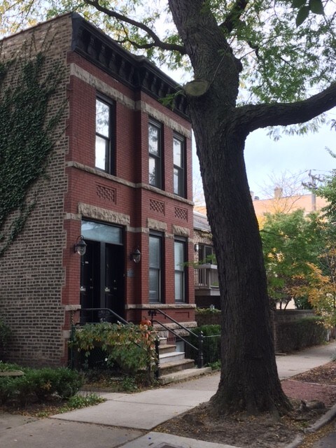 Foto del edificio - 2107 N Racine Ave