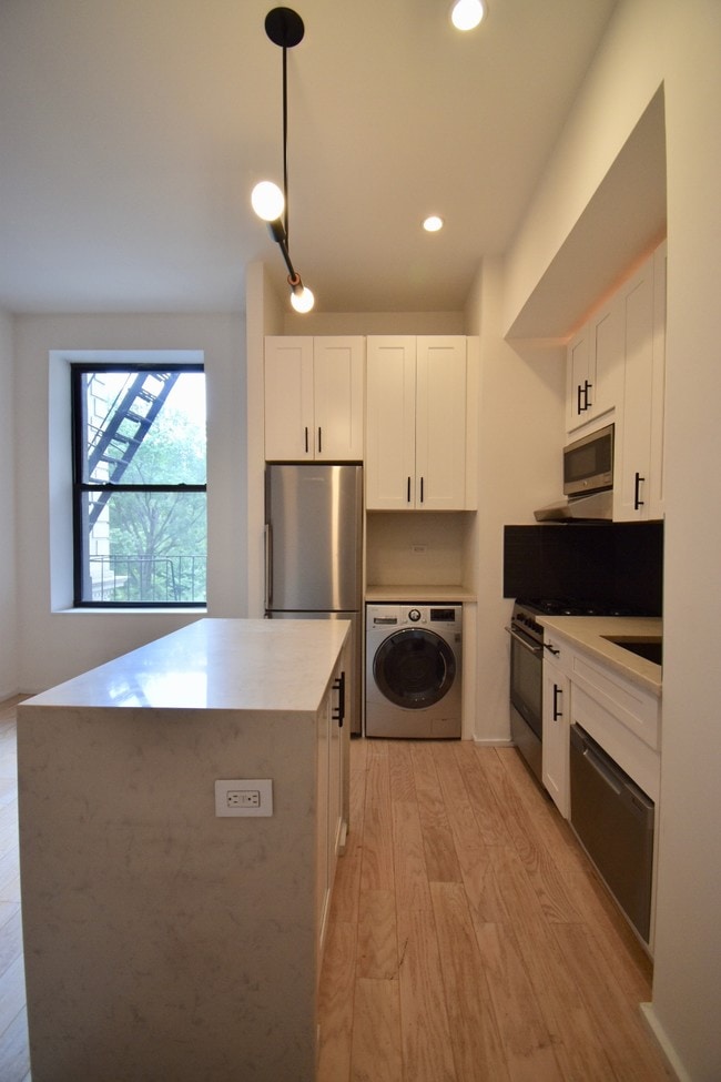 Building Photo - 472 Central Park West