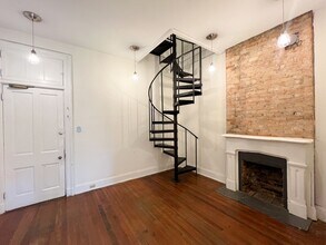 Building Photo - 1437 Main St