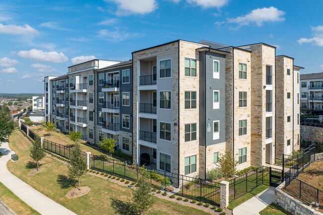 Building Photo - The Sophie