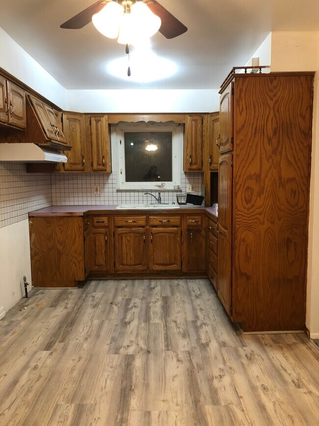Building Photo - 6126 W 130th St