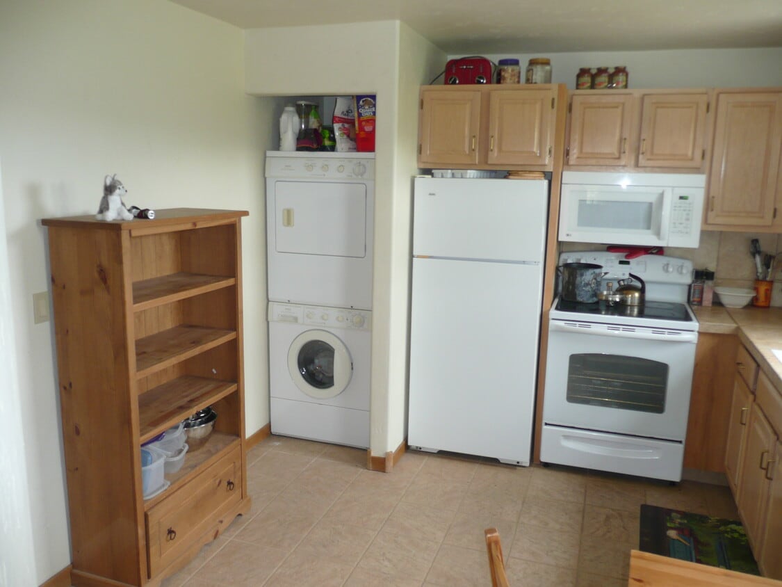 kitchen area - 127 Haystacker Dr