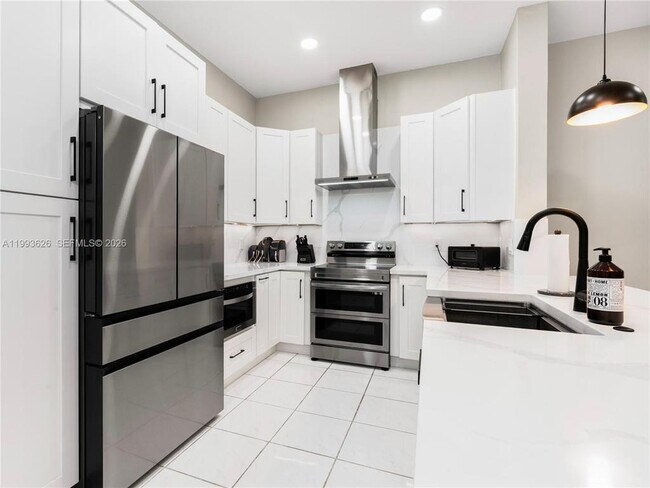 Foto del edificio - 835 NE 17th Way