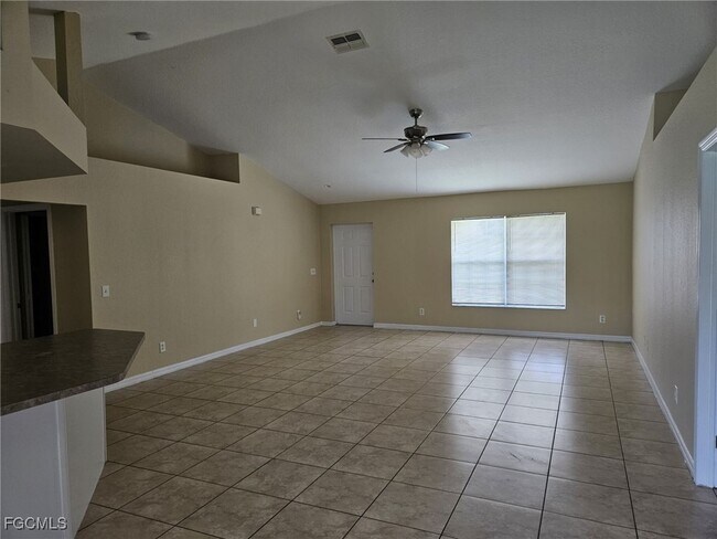 Foto del edificio - 861 Chipley St E