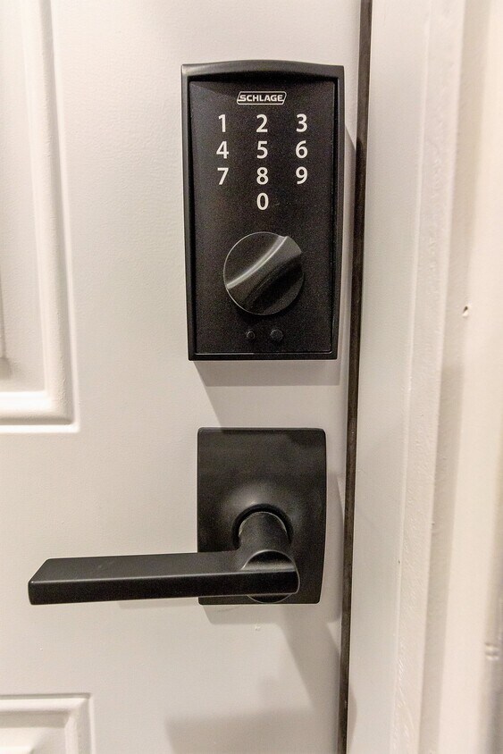 3942 W Barry Ave, Chicago, IL 60618 Apartments in Chicago, IL