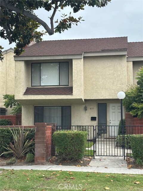 Foto del edificio - 835 W Orangewood Ave