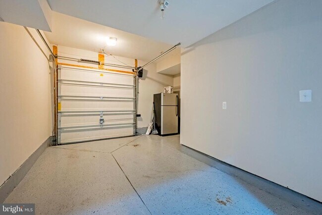 Building Photo - 173 Danbury St SW