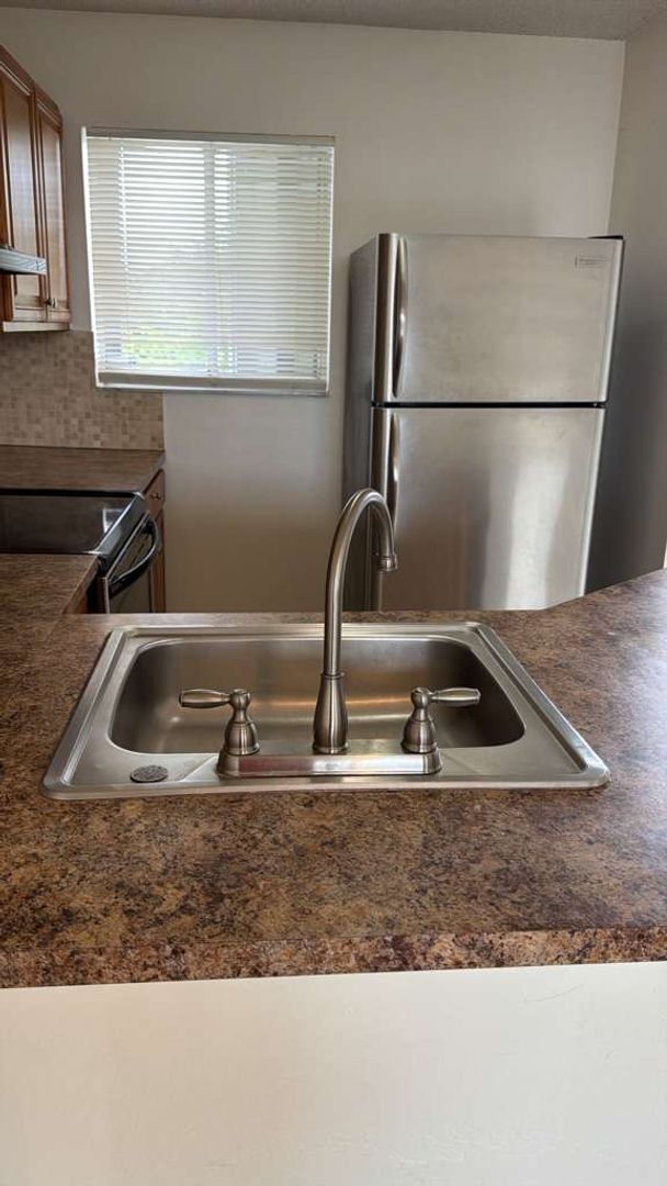 Building Photo - Spacious 2-bedroom apartment for rent in Miramar, FL.