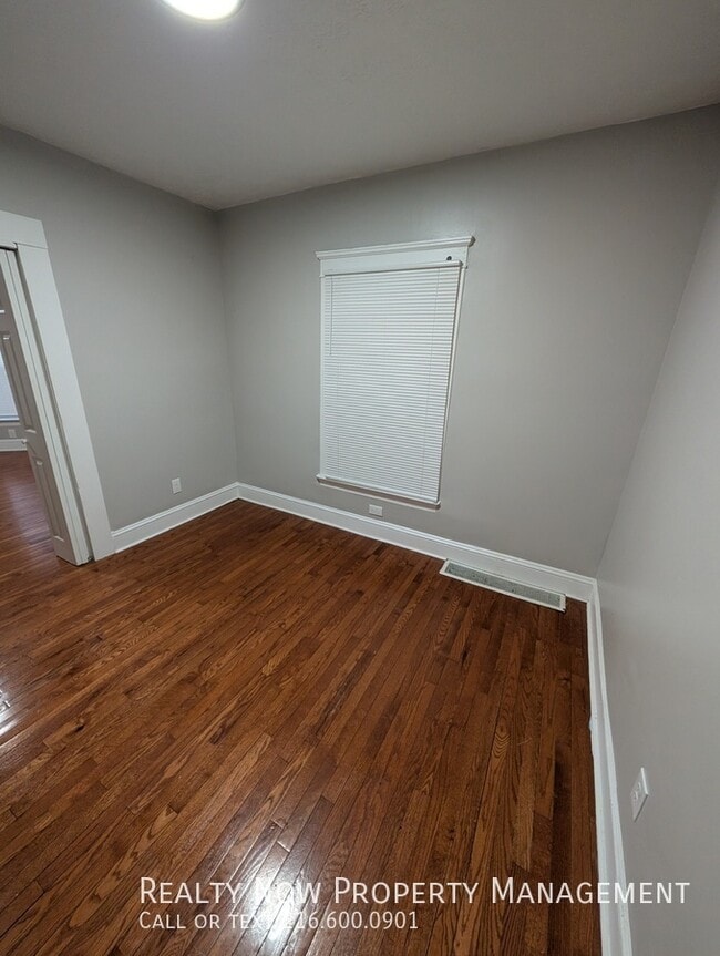 Building Photo - 1434 W 112th St