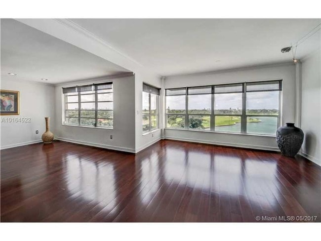 Building Photo - 9100 W Bay Harbor Dr