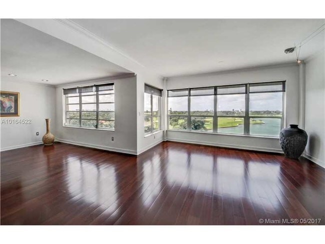 Building Photo - 9100 W Bay Harbor Dr