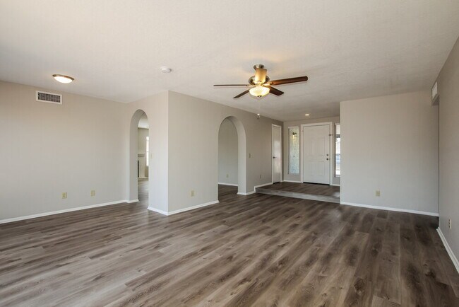 Building Photo - 8037 W Corrine Dr