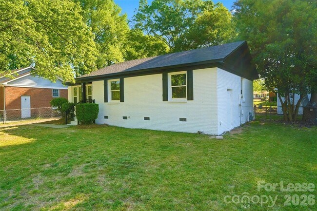Foto del edificio - 6126 Amberly Ln