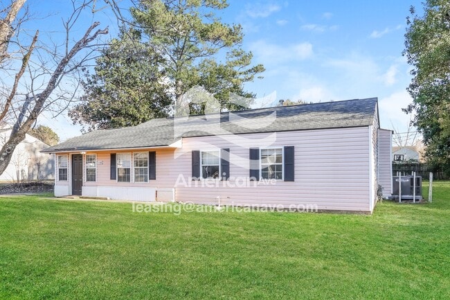 Building Photo - 1118 Alderman St NE