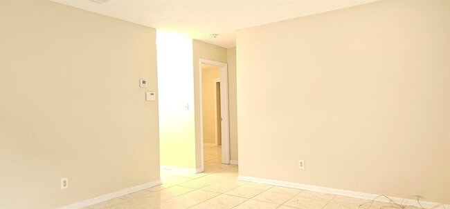 Building Photo - 151 NE 185th Terrace