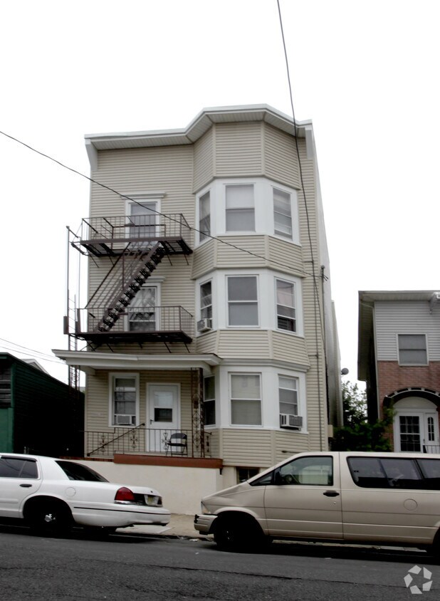 Foto del edificio - 108 Inslee Pl