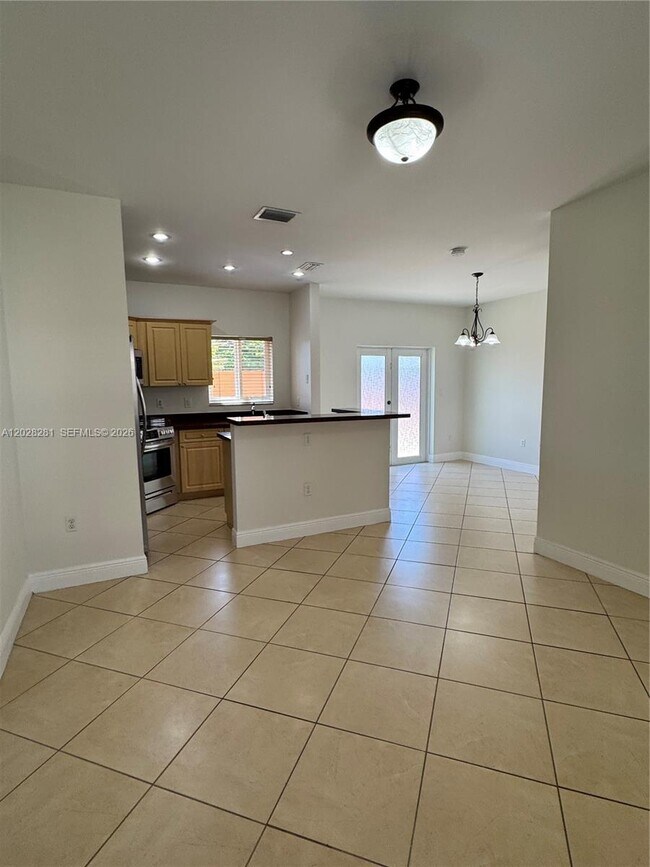Foto del edificio - 6004 SW 8th St