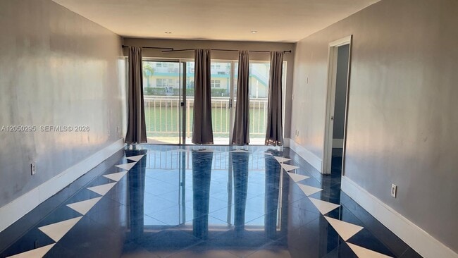 Foto del edificio - 3944 NE 167th St