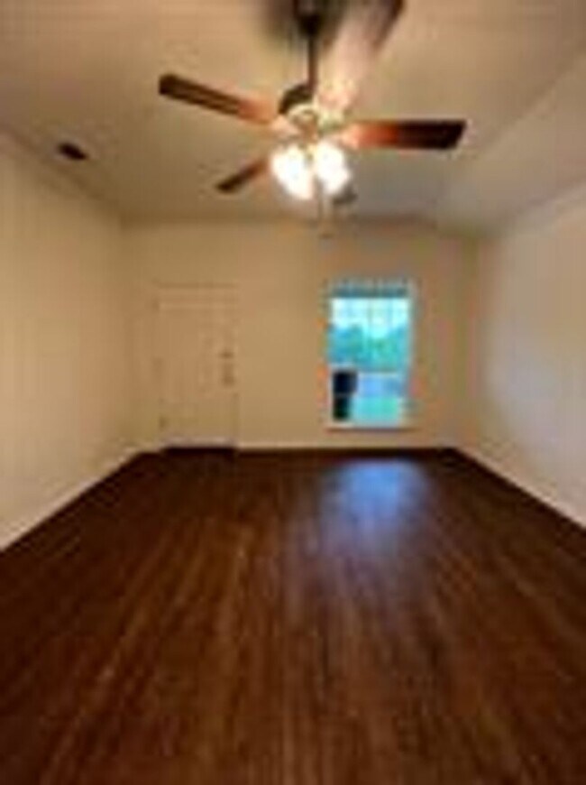 Building Photo - 403 Olaf Dr